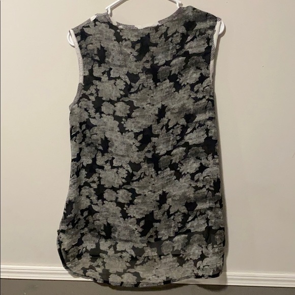 Cabi | Tango Sleeveless Floral Blouse White Black size Small - Picture 6 of 6